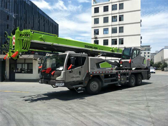 平顶山市跨街广告牌的高空安装注意事项