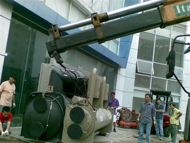 平顶山市随车吊和汽车吊的核心区别是什么？哪种更省钱？